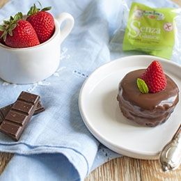 Tortine farcite con confettura di fragole e glassa al cioccolato