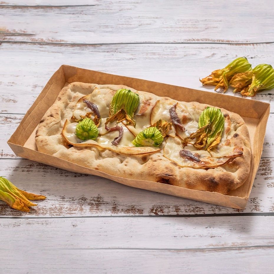 Mulino A Vento Portatile Bianco E Blu Sotto Cieli Nuvolosi Foto - Blu - Foto 11